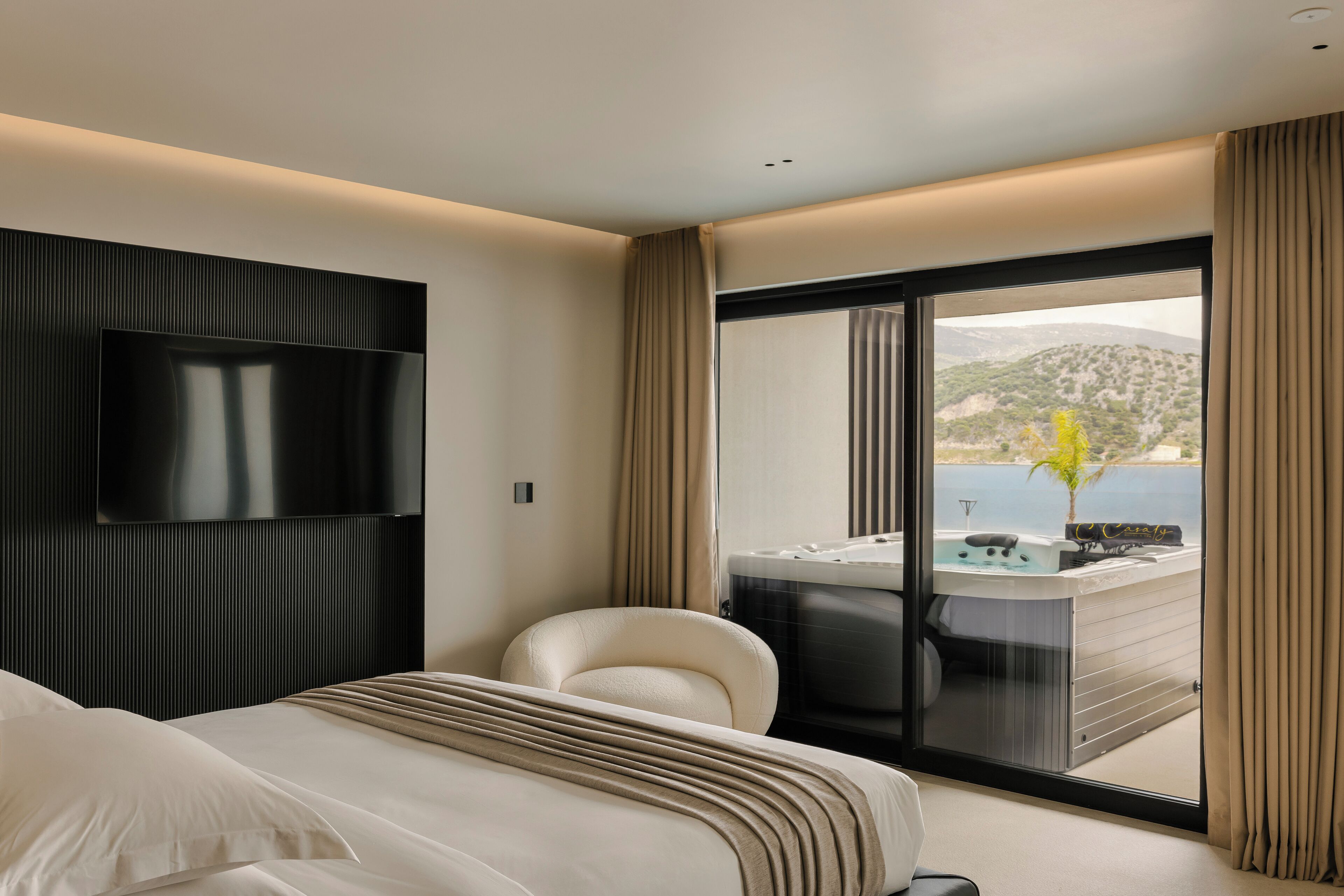 Junior Sea View Suite with Jacuzzi & Hammam | Daunenbettdecken, Minibar, Zimmersafe, Schreibtisch