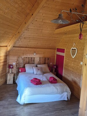 1 Schlafzimmer, Reisekinderbett, Bettwäsche