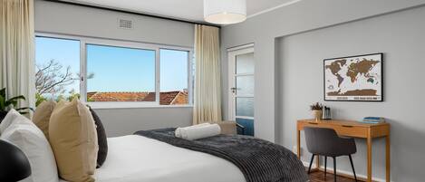 3 間睡房、書桌、熨斗/熨衫板、上網