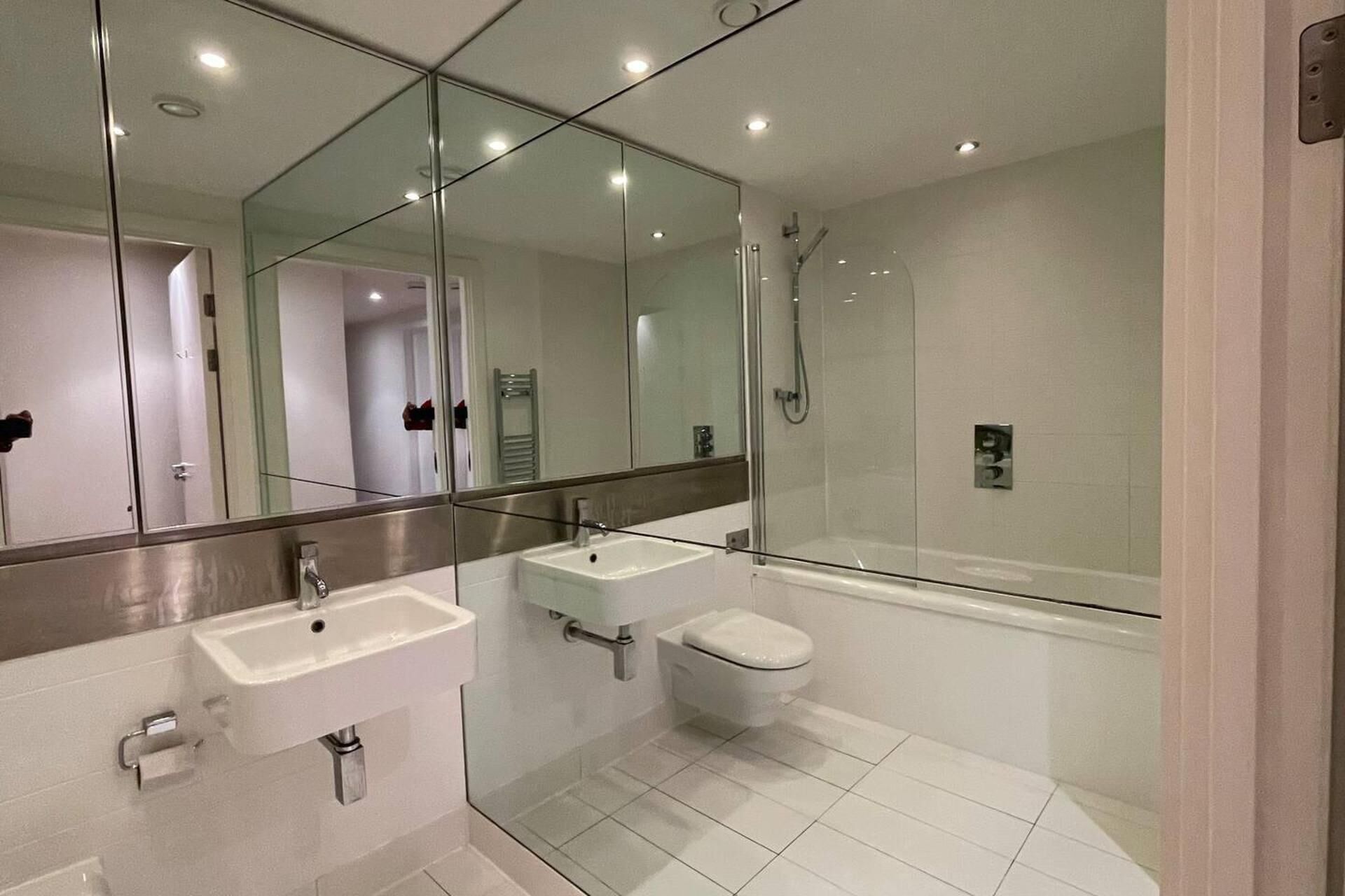 Apartemen, 1 Tempat Tidur Queen dengan tempat tidur Sofa | Kamar mandi | Shower dan handuk