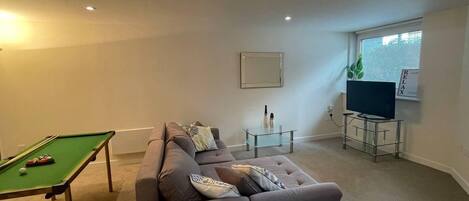 Apartment, 1 Queen Bed with Sofa bed | Game room