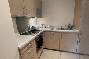 Apartment, 1 Queen Bed with Sofa bed | Private kitchen | Fridge, microwave, oven, stovetop - Stunning 1-bed Apartment in Salford (Salford)