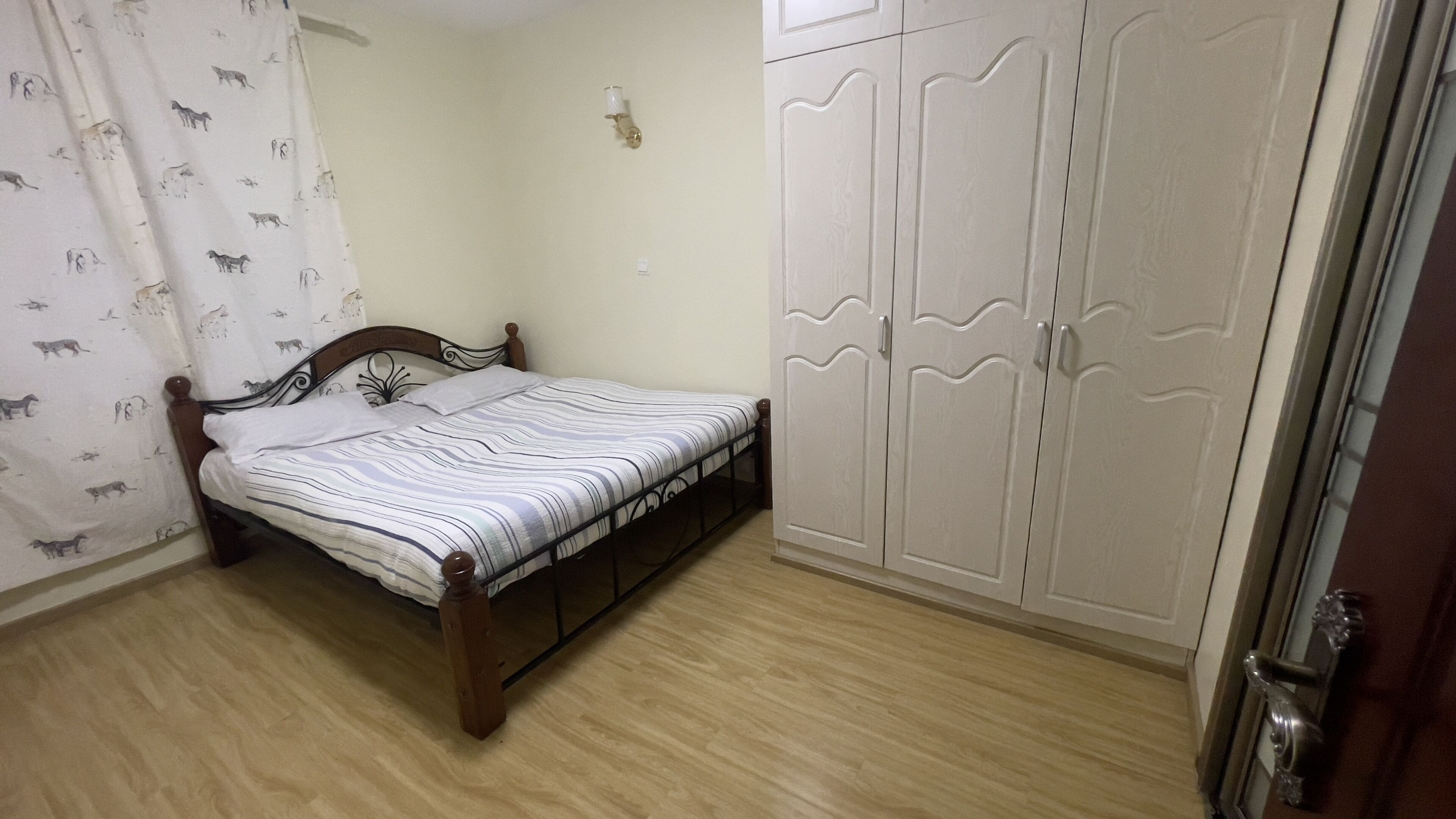 4 bedrooms, iron/ironing board, free WiFi, bed sheets