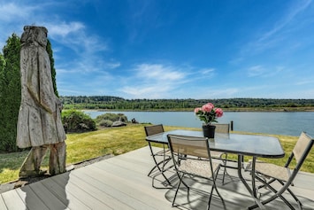 Welcome to La Conner and the Swinomish Channel.