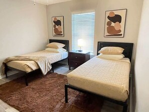 4 Schlafzimmer, Bügeleisen/Bügelbrett, WLAN, Bettwäsche