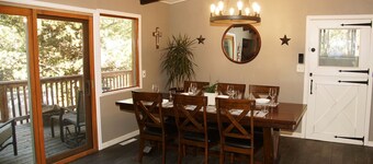 Cozy Farmhouse - Jetted Tub + Wood Burning Stove