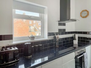 Dishwasher, highchair - 2 bedroom accommodation in Filey (Filey)