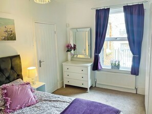 2 bedrooms, free WiFi, bed sheets - 2 bedroom accommodation in Filey (Filey)