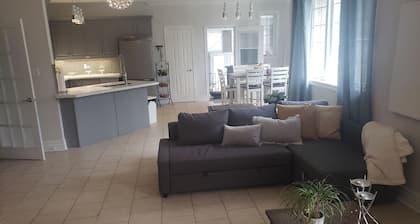 Stone Farm House - 3 bedrooms - private on 100 acres - 20 min from Casino Rama