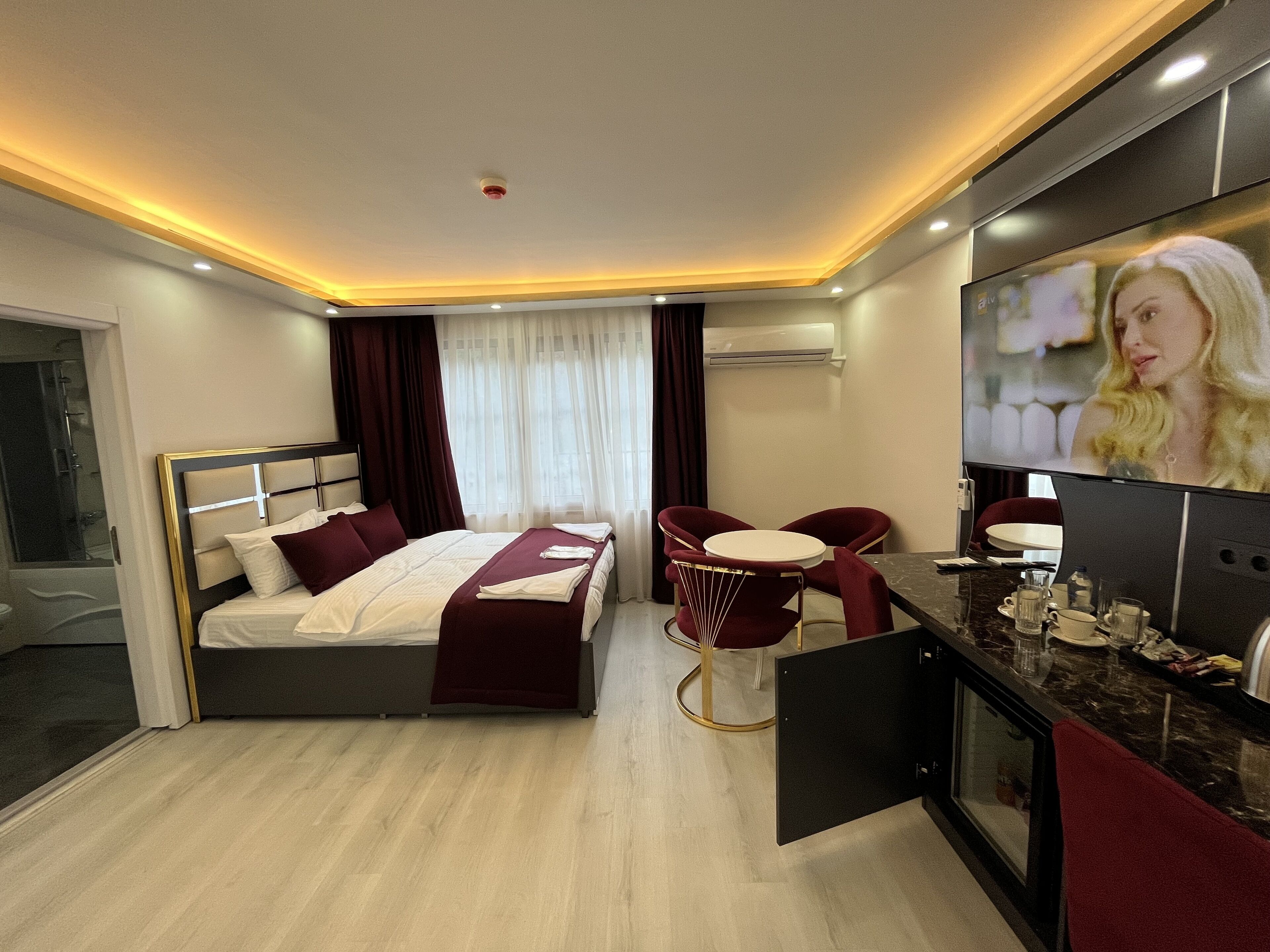 مكتب وتجهيزات عازلة للصوت وواي فاي مجانًا