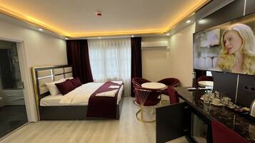 Escritorio, sistema de insonorización, cunas gratuitas y wifi gratis