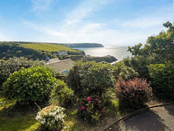 Property grounds - 5 bedroom accommodation in Little Haven, near Haverfordwest (Little Haven, near Haverfordwest)