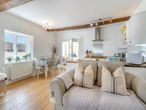 Living area - Rambler's Hideaway - UK45414 (Clehonger)