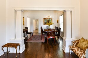Dining - Gorgeous Victorian-Downtown Napa! THE CARRIAGE HOUSE, 2br, 2ba, walkable. (Napa)