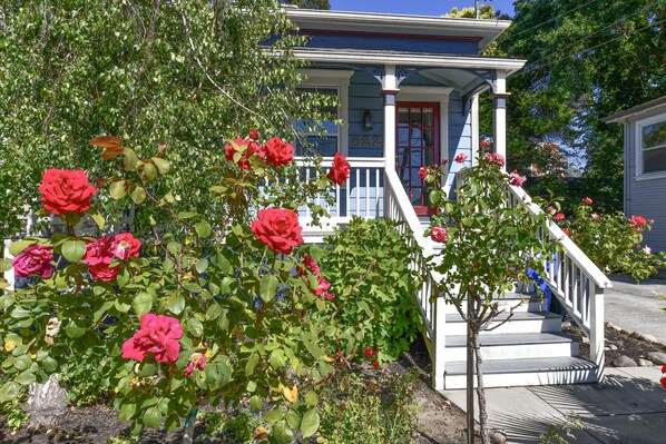 Exterior detail - Gorgeous Victorian-Downtown Napa! THE CARRIAGE HOUSE, 2br, 2ba, walkable. (Napa)