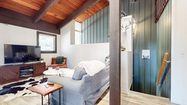 Smart TV, fireplace, DVD player