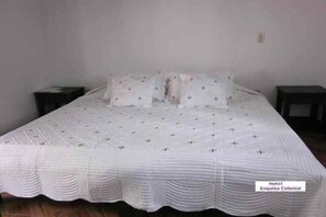 Classic Double Room | Free WiFi, bed sheets - Hotel Esquina Colonial (Villa de Leyva)