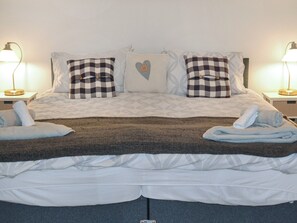 3 bedrooms, free WiFi, bed sheets - 3 bedroom accommodation in Golspie (Golspie)