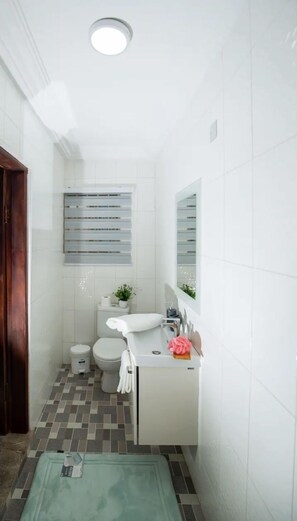 Handtücher, Seife, Toilettenpapier