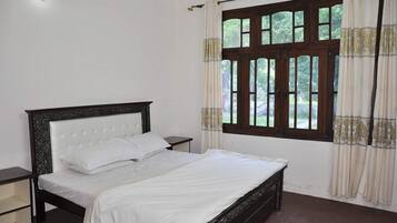 Deluxe Double or Twin Room | Iron/ironing board, free WiFi