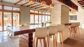 Chalet, 2 Bedrooms, Accessible, Balcony | Dining