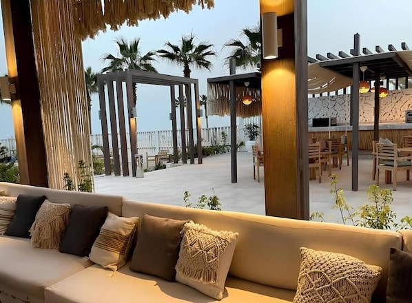 Chalet, 2 Bedrooms, Accessible, Balcony | Living area