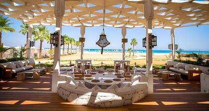 Chill at Salty Life, Pool & Balcony, Azha, Sokhna