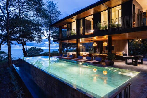 Pacific Ocean Front View Villa with Chef, concierge and daily cleaning.