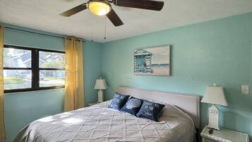 4 bedrooms, iron/ironing board, free WiFi, bed sheets