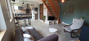 TV, fireplace, table tennis, books - Maison à la Campagne, Pour un Séjour de Détende et de Calme (Luchy)