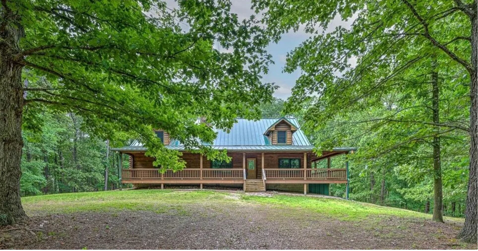 Whitetail Cabin - fireplace, theater room, Wifi!, Family-Sized Log Cabin at Beaver Lake w Forest Vie