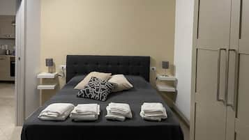 1 bedroom, in-room safe, iron/ironing board, free WiFi
