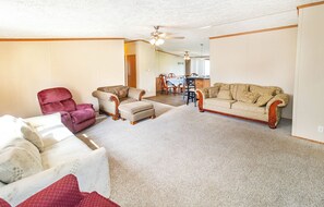 Smart TV - Quiet Farm setting surrounded hundreds of acres of fields. Workers welcome. (richland)