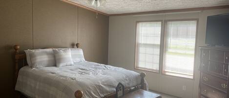 3 chambres, fer et planche à repasser, Wi-Fi, draps fournis