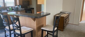 Quiet Farm setting surrounded hundreds of acres of fields. Workers welcome.