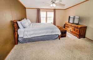 3 bedrooms, iron/ironing board, WiFi, bed sheets - Quiet Farm setting surrounded hundreds of acres of fields. Workers welcome. (richland)