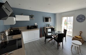 Fridge, microwave, oven, stovetop - Le Canola Empuriabrava Piscine - Plage - Parking (Empuriabrava)