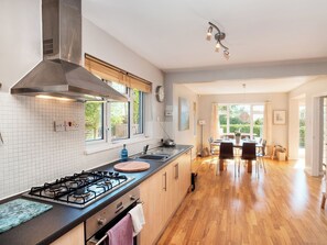 Dishwasher, high chair - 3 bedroom accommodation in Paignton (Paignton)