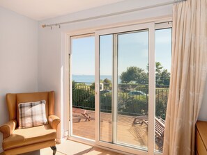 Living area - 3 bedroom accommodation in Paignton (Paignton)