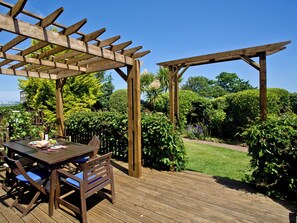 Outdoor dining - 3 bedroom accommodation in Paignton (Paignton)