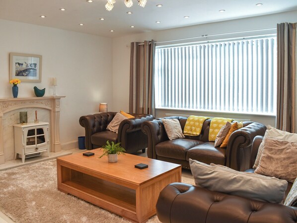 Living area - 4 bedroom accommodation in Amlwch (Amlwch)