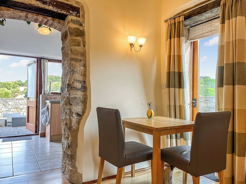 Ravenscliffe Cottage