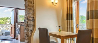 Ravenscliffe Cottage