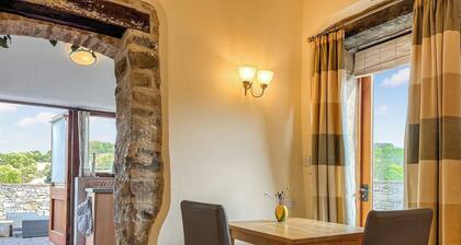 Ravenscliffe Cottage