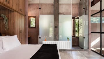 Chalet | 2 bedrooms, Egyptian cotton sheets, premium bedding, memory-foam beds