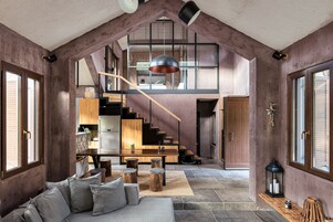 Chalet | Zona de estar | Una Smart TV, una chimenea, Netflix, suelo radiante