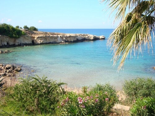 Family Villa, Gardens Estates, 2 min walk to the scenic Kapparis beach