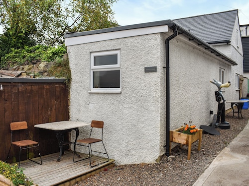 Discover Winnie’s Cottage, a cozy 1-bedroom retreat in Belford, Northumberland.