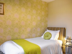 2 bedrooms, free WiFi, bed sheets - 2 bedroom accommodation in Pooley Bridge, nr. Ullswater (Pooley Bridge, nr. Ullswater)