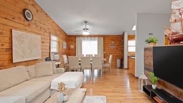 Smart TV, fireplace, ping pong, books